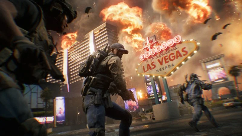 Battlefield 6 no EA Play: soldados avançam em Las Vegas durante a Temporada 5 com explosões ao fundo