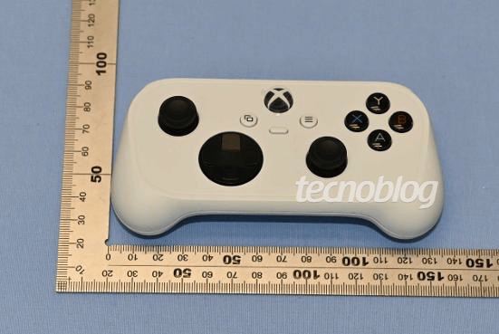 Protótipo branco do controle Xbox Cloud Gaming relacionado ao modelo 2147